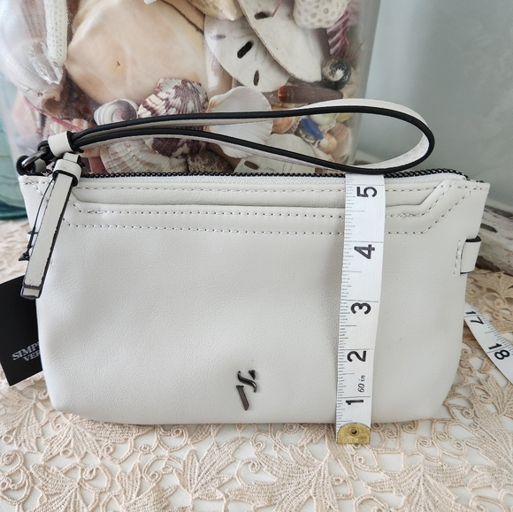 NWT  Simply Vera Wang Wristlet.  VEGAN LEATHER.  Creamy White - Picture 6 of 9